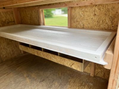 Sliding poop shelf